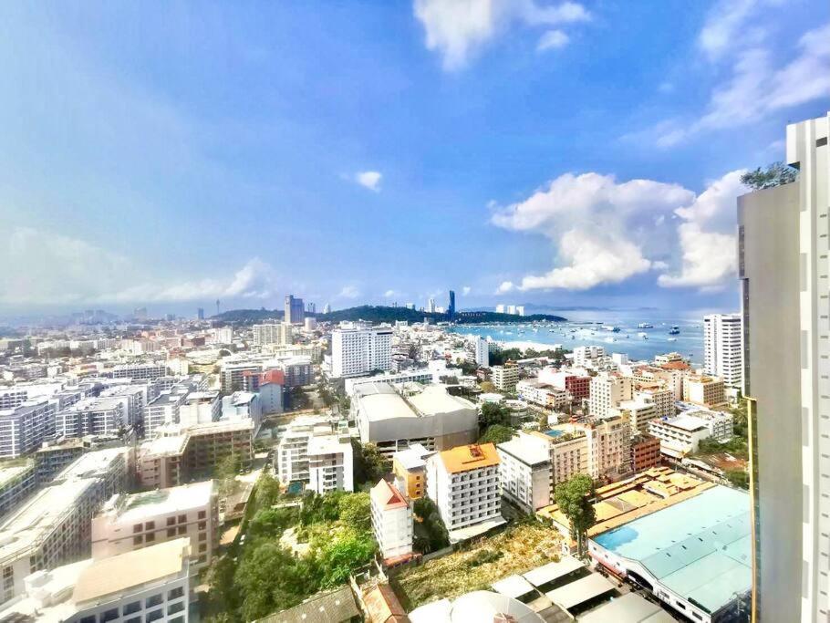 Base Central Pattaya Long Balcony King-Bed With Infinity Pool & Free Netflix! Exterior foto
