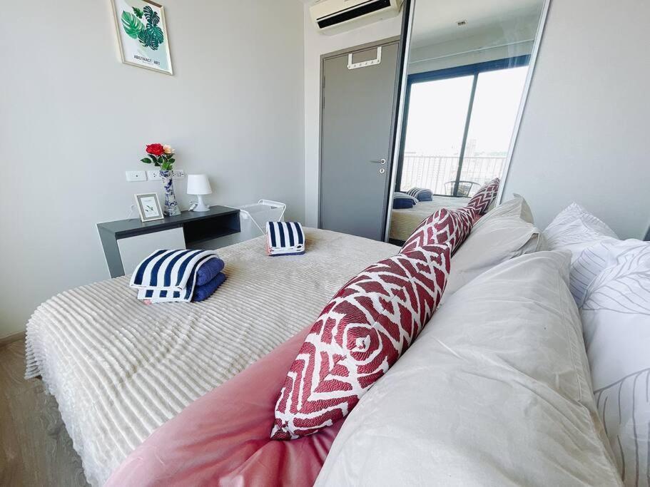 Base Central Pattaya Long Balcony King-Bed With Infinity Pool & Free Netflix! Exterior foto