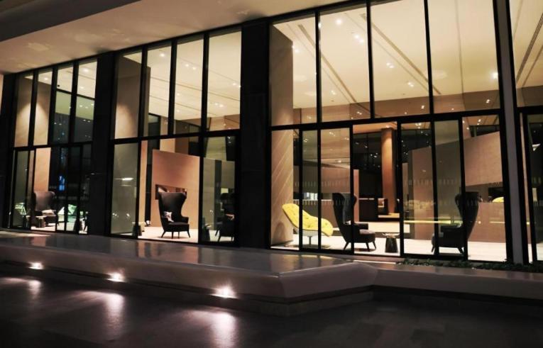 Base Central Pattaya Long Balcony King-Bed With Infinity Pool & Free Netflix! Exterior foto
