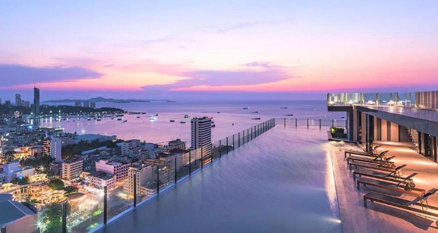 Base Central Pattaya Long Balcony King-Bed With Infinity Pool & Free Netflix! Exterior foto