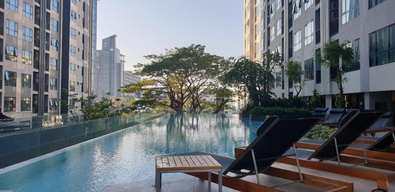 Base Central Pattaya Long Balcony King-Bed With Infinity Pool & Free Netflix! Exterior foto