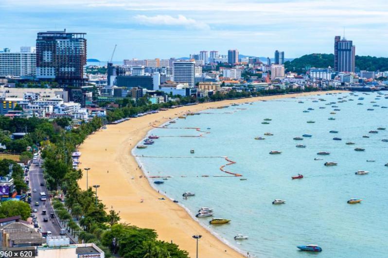 Base Central Pattaya Long Balcony King-Bed With Infinity Pool & Free Netflix! Exterior foto
