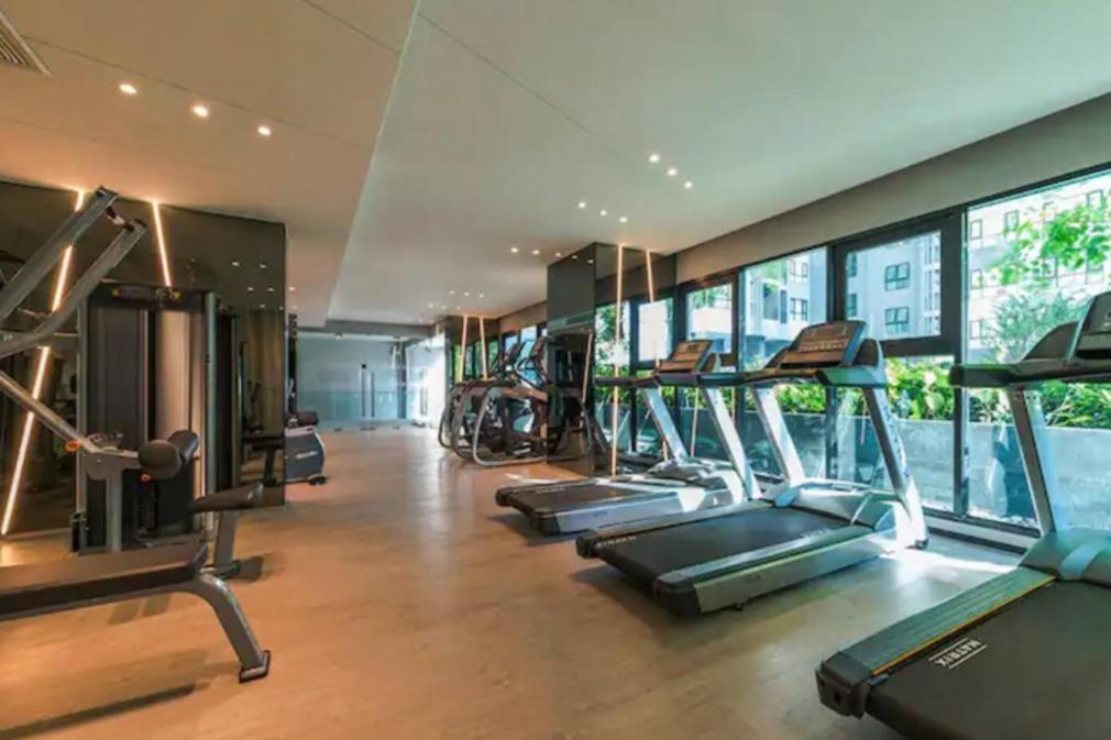 Base Central Pattaya Long Balcony King-Bed With Infinity Pool & Free Netflix! Exterior foto