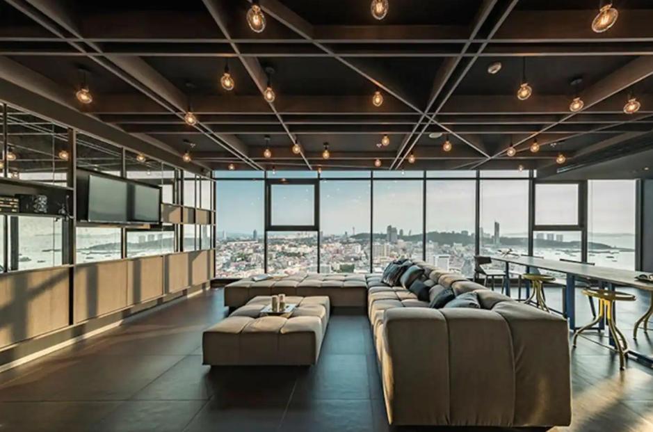 Base Central Pattaya Long Balcony King-Bed With Infinity Pool & Free Netflix! Exterior foto